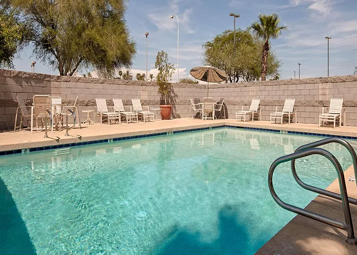 Hotel Western Superstition Springs 3*