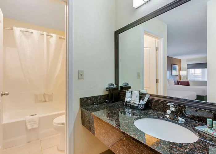 Hotel Western Superstition Springs 3*