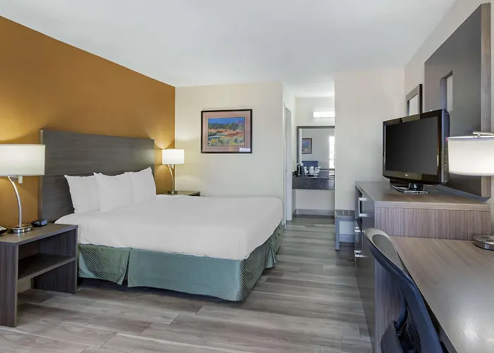 Hotel Western Superstition Springs 3*